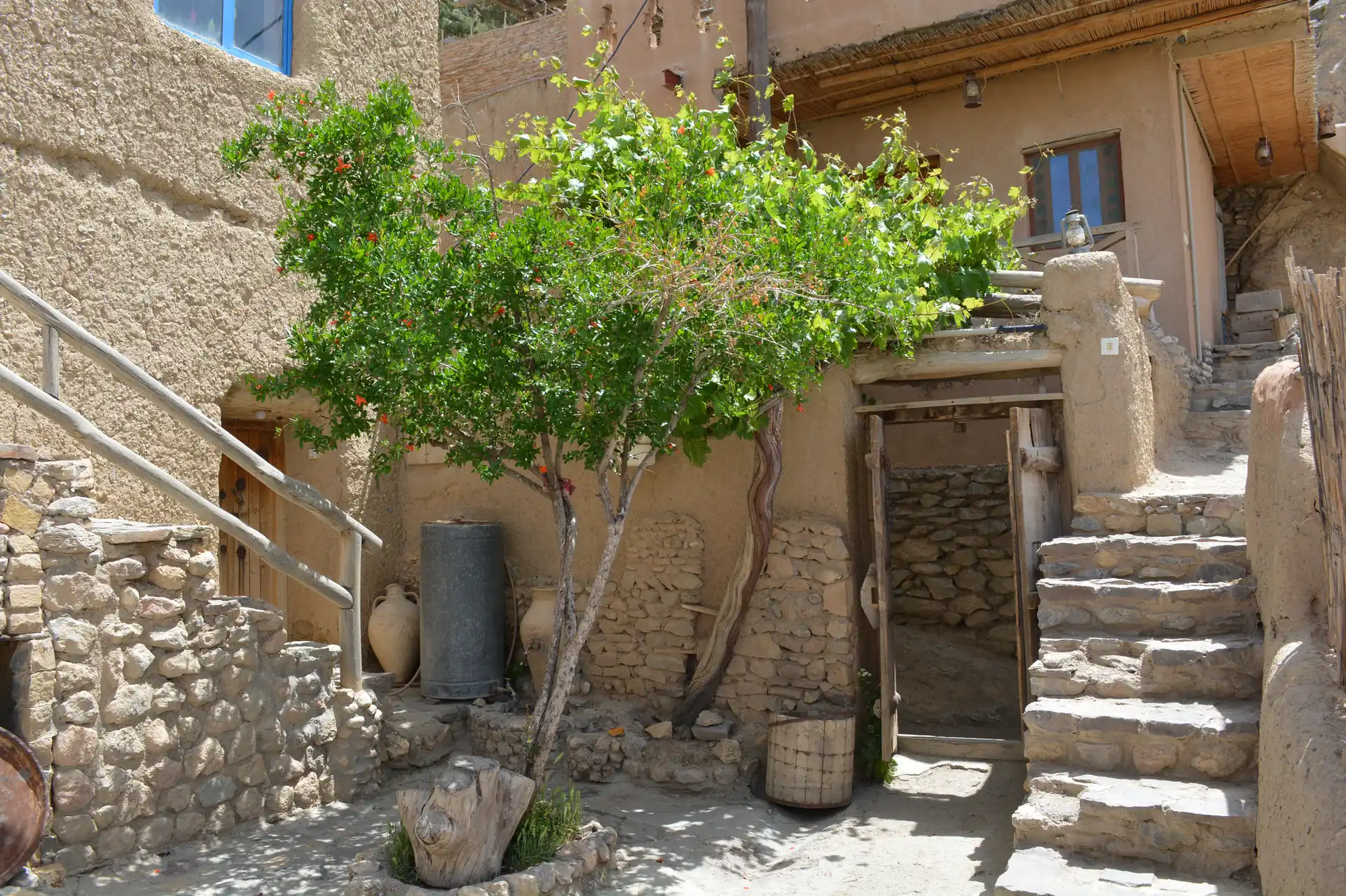 اقامتگاه — 6