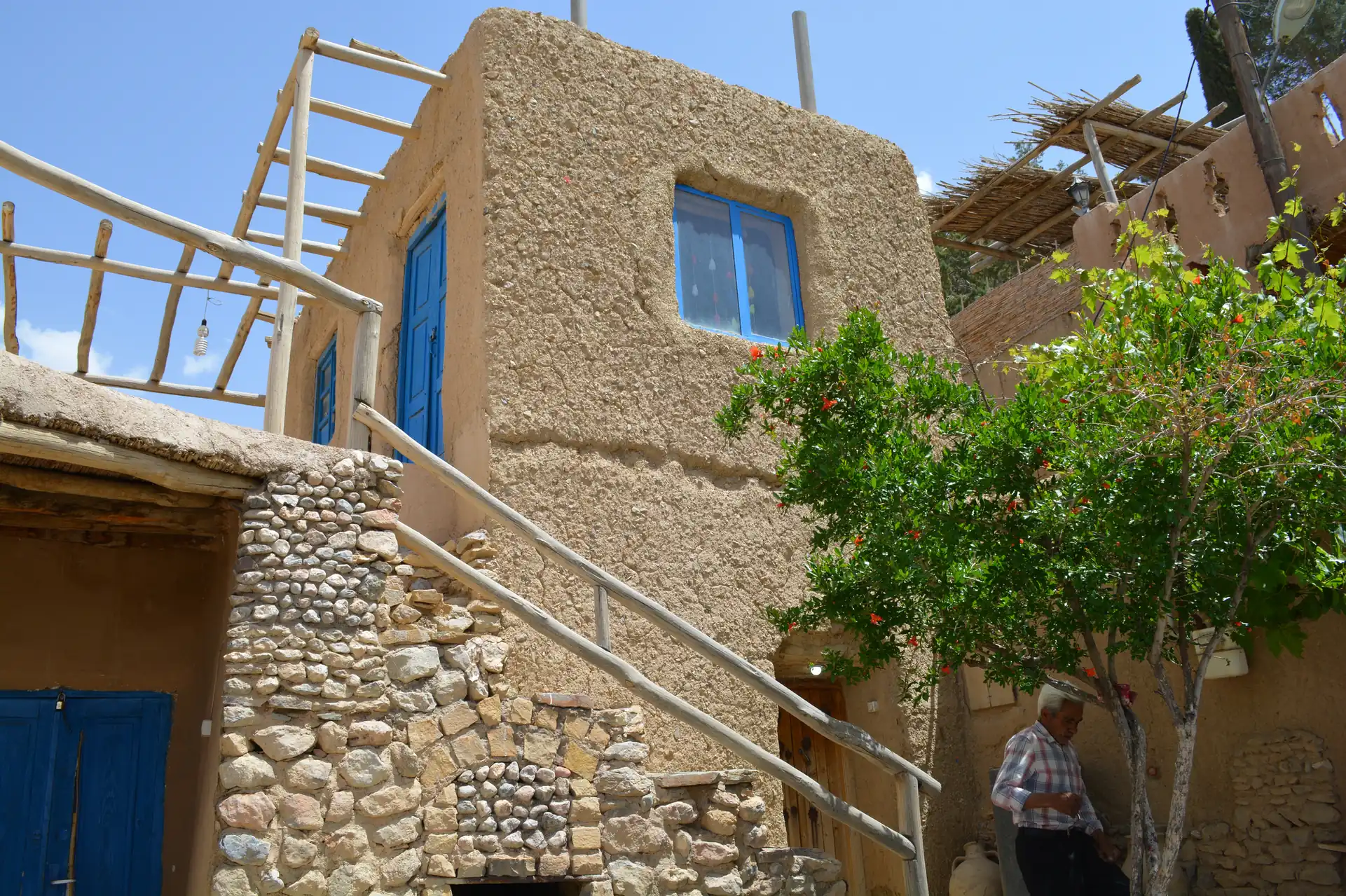 اقامتگاه — 10