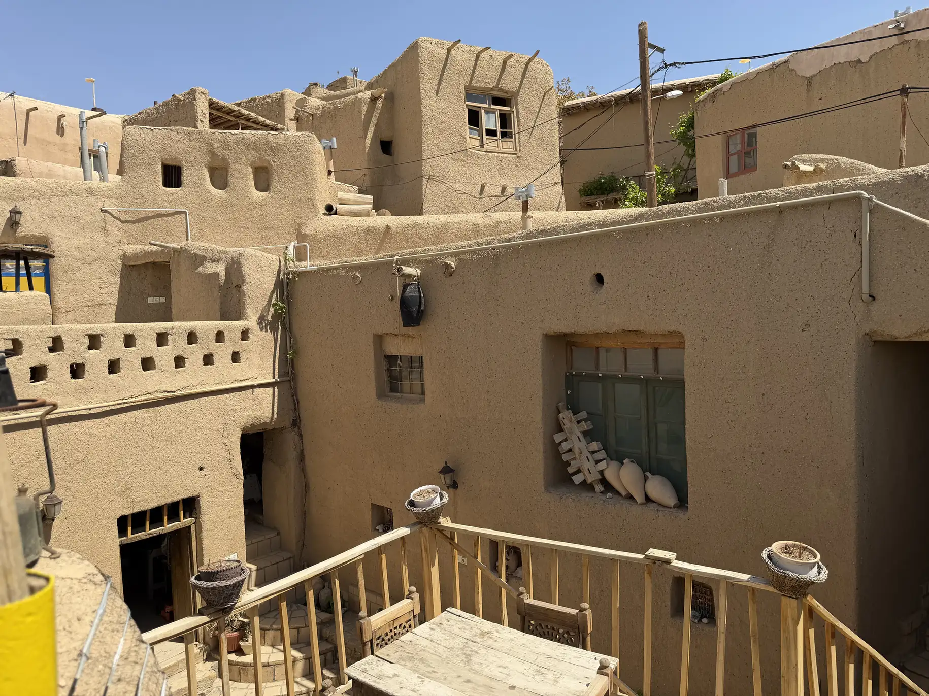 اقامتگاه — 17