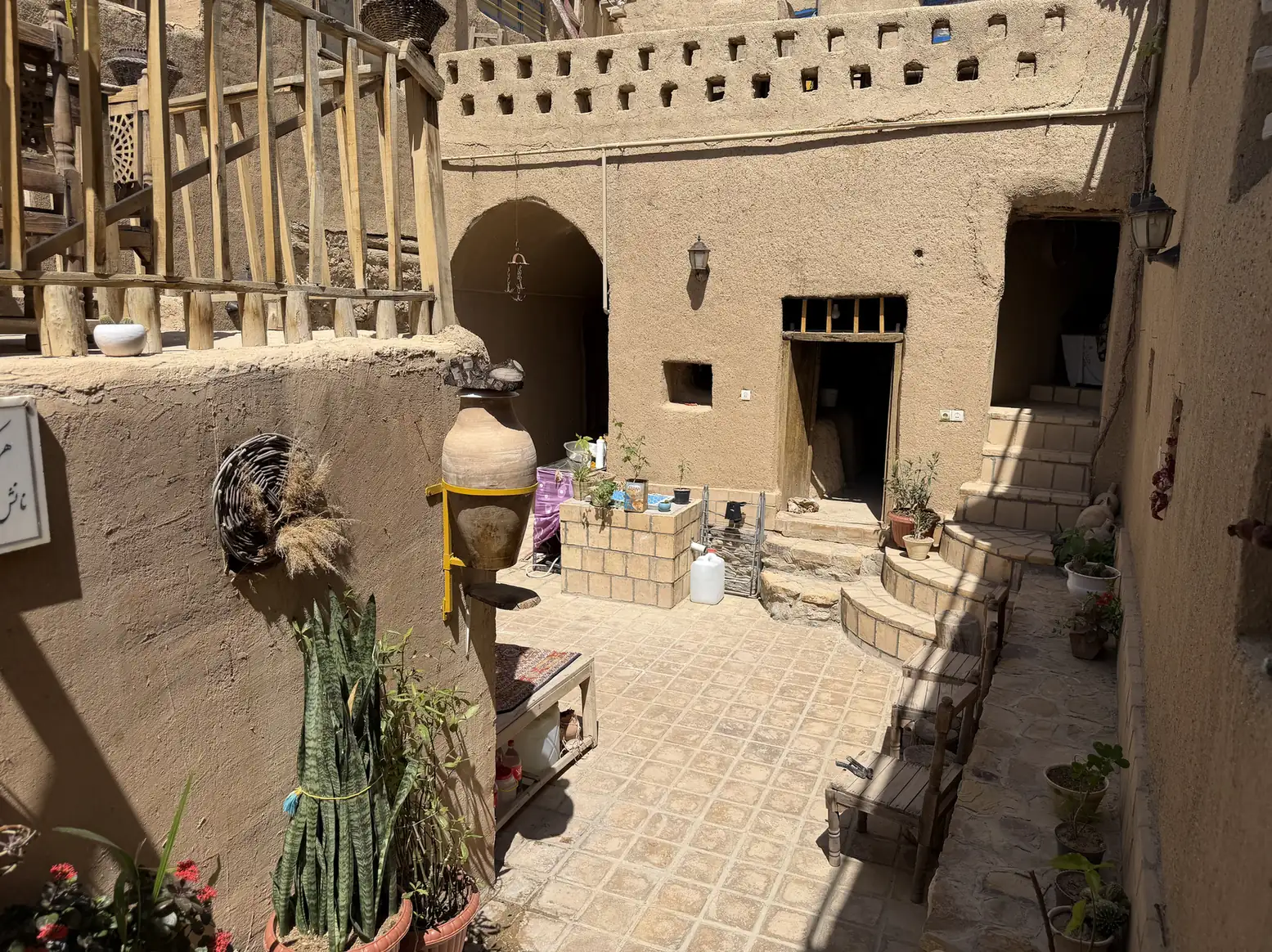 اقامتگاه — 19