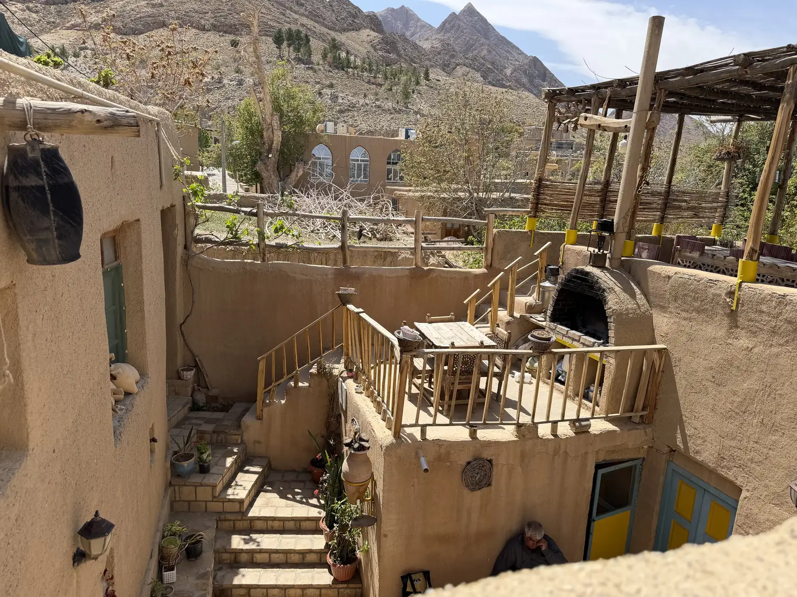اقامتگاه — 22