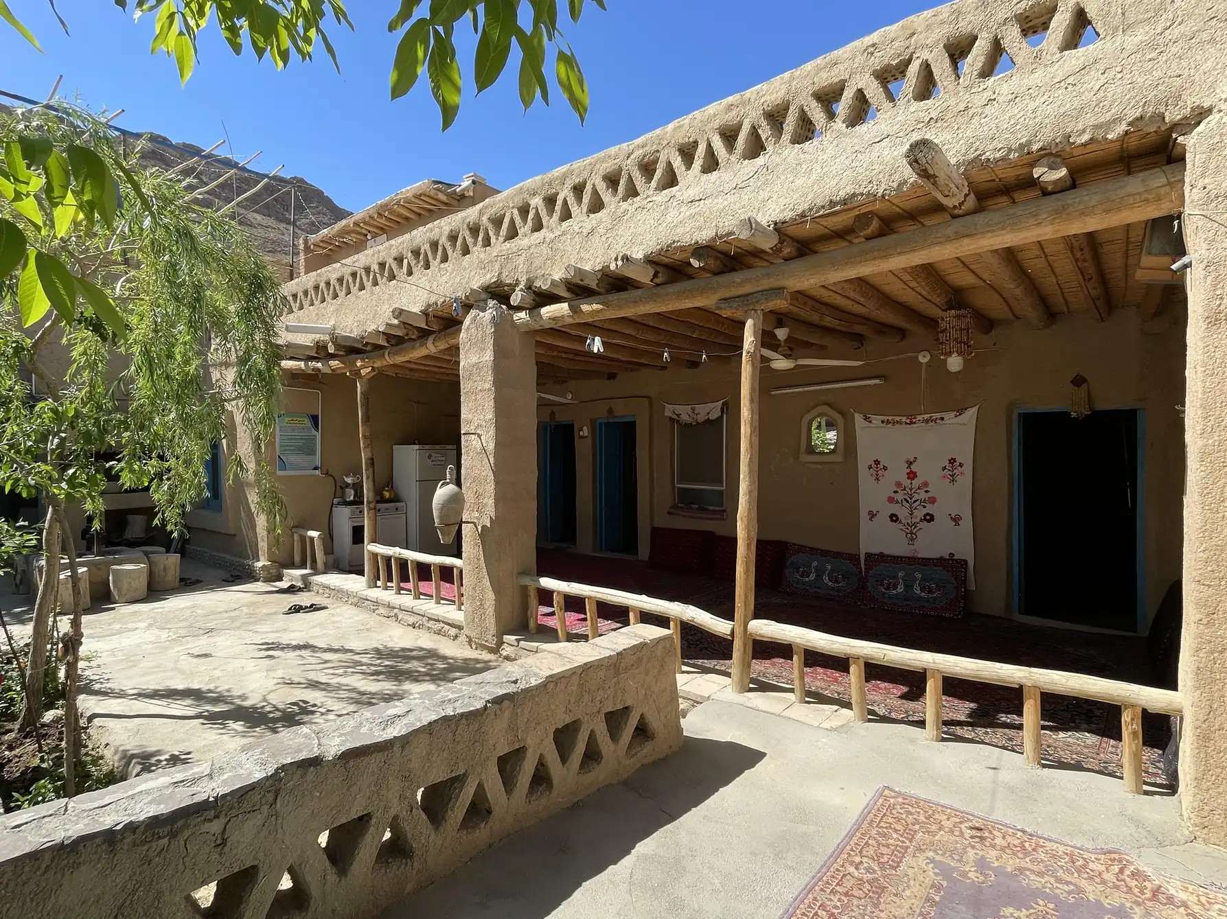 اقامتگاه — 28
