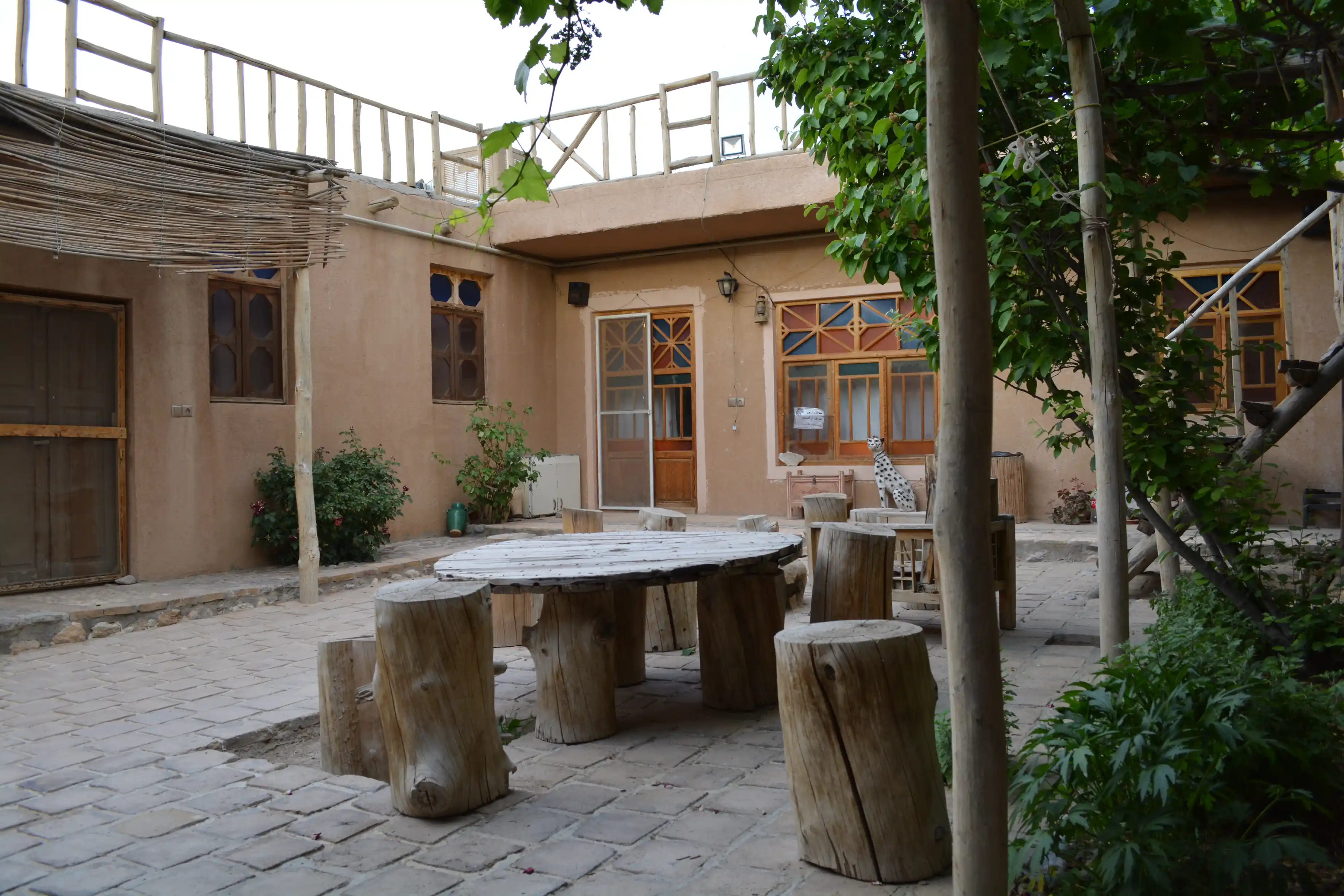 اقامتگاه — 49