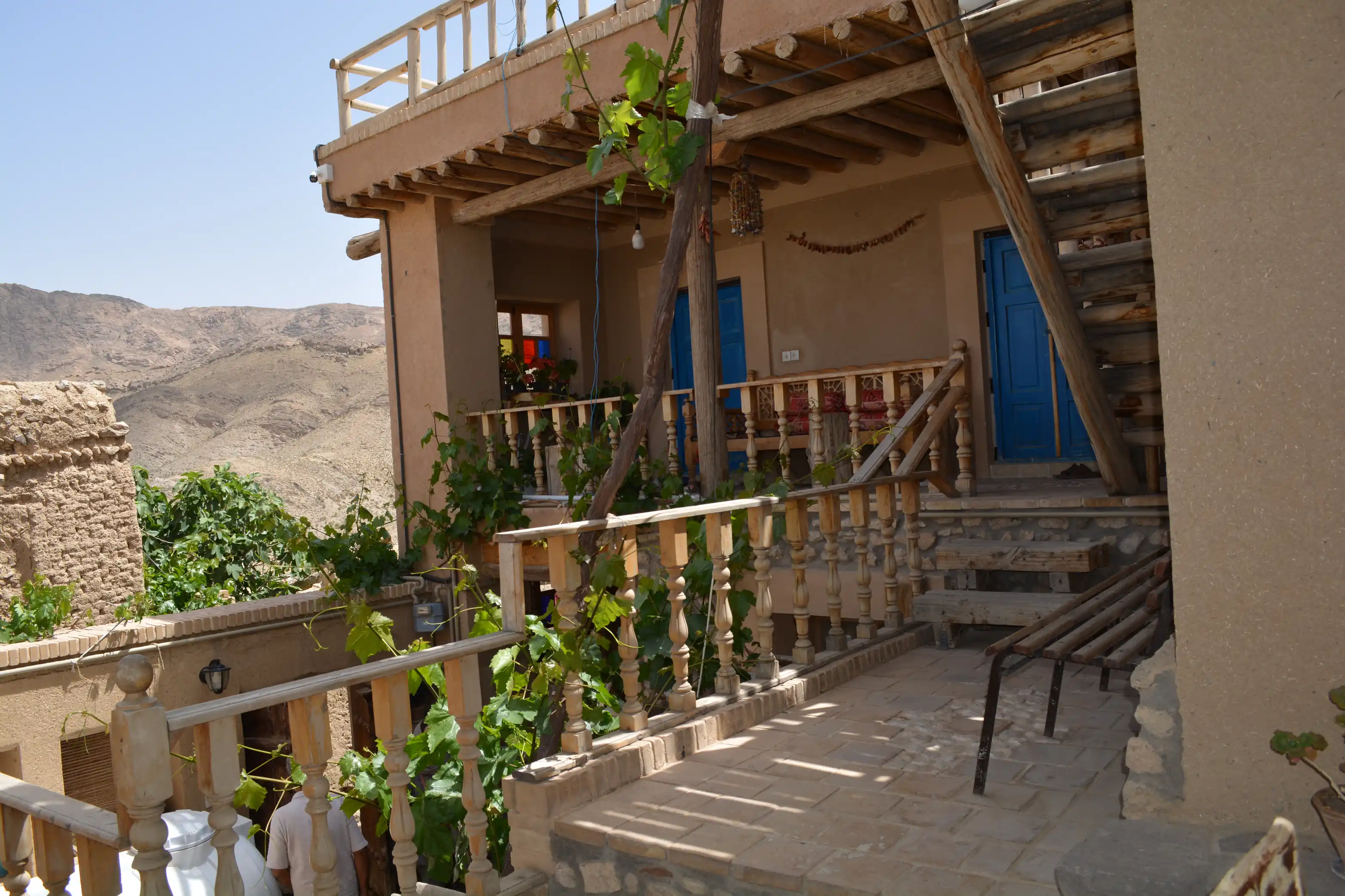 اقامتگاه — 62