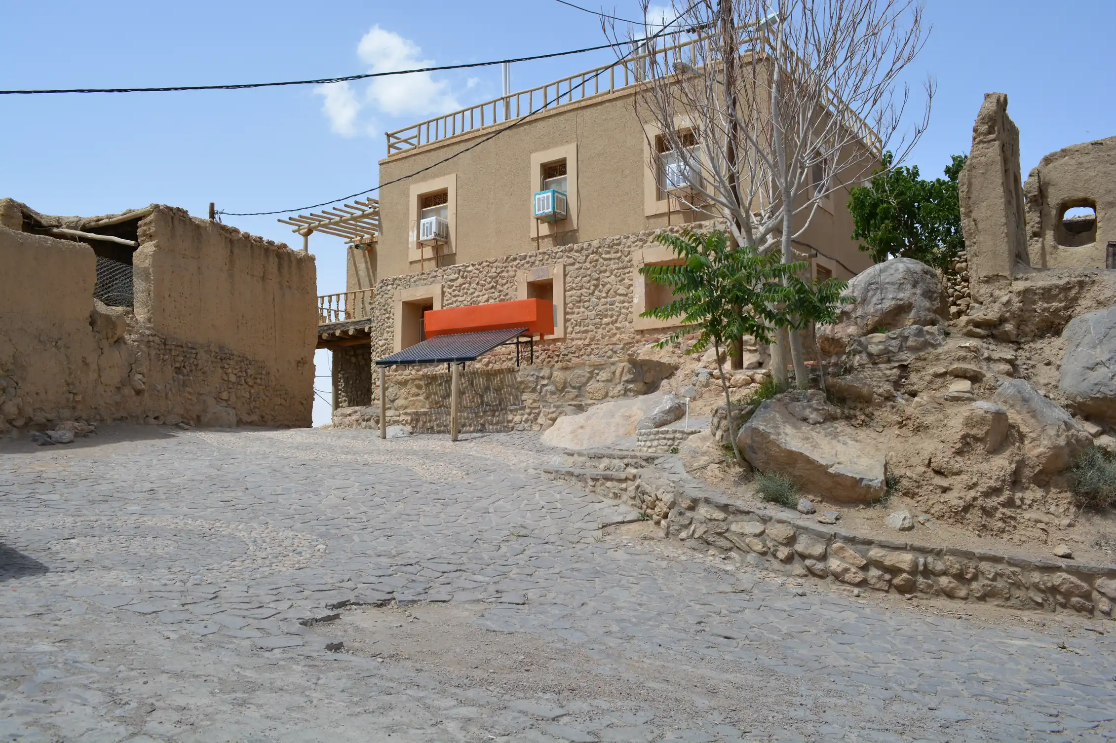 اقامتگاه — 67