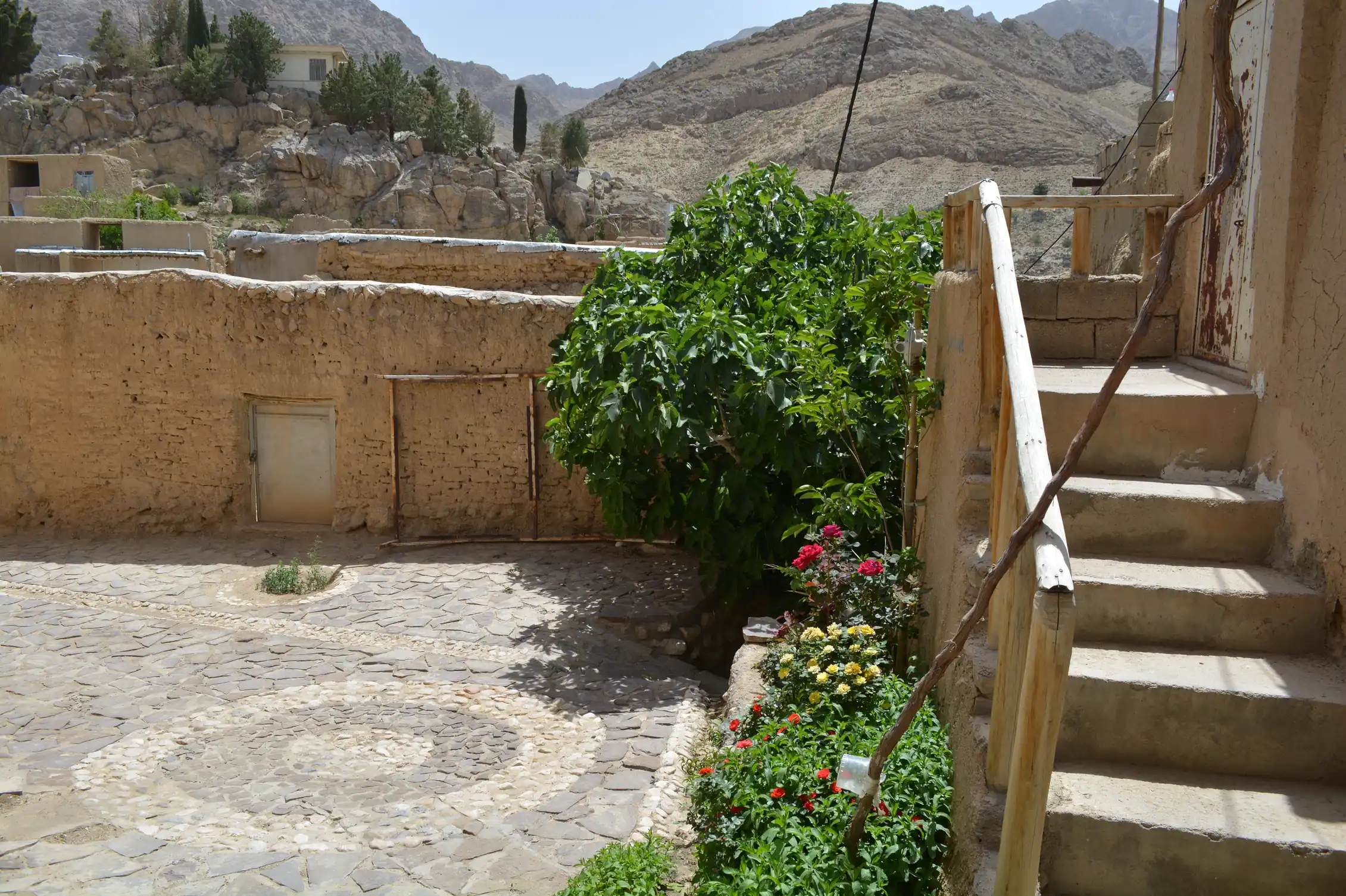 اقامتگاه — 76