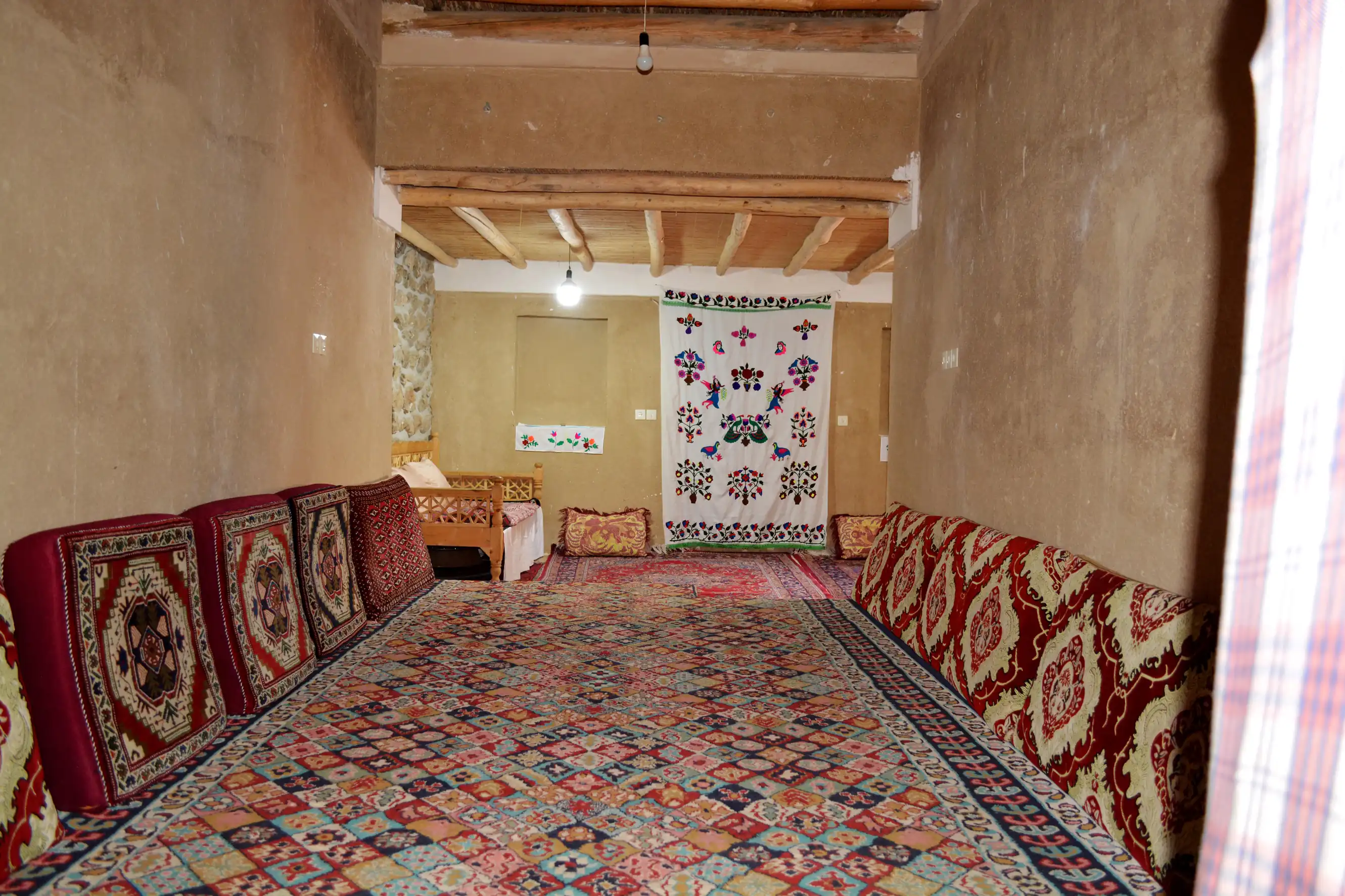 اقامتگاه — 84